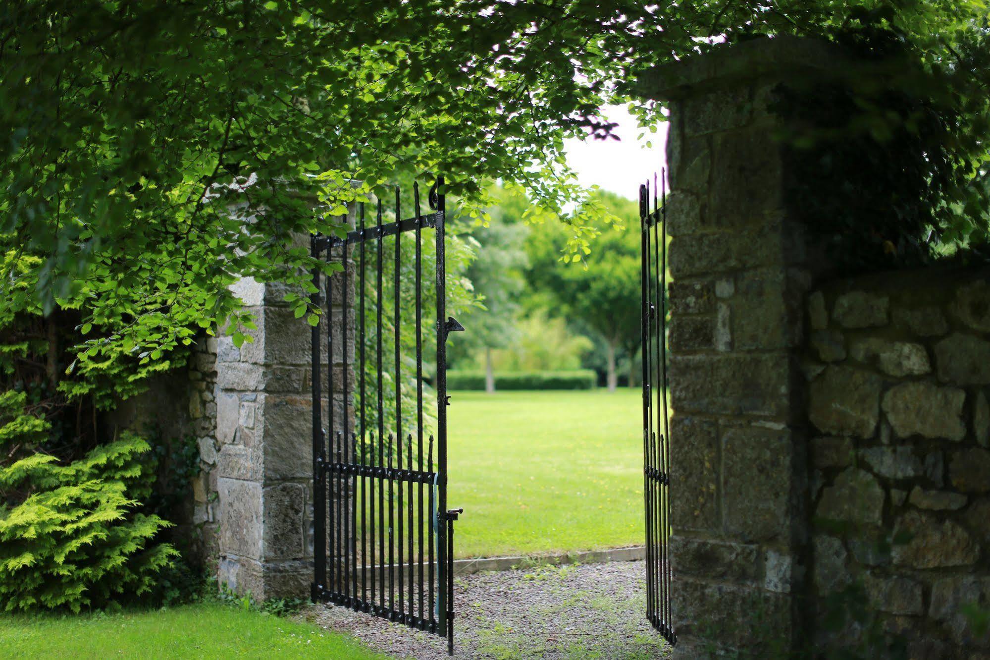 Barberstown Castle Hotel Straffan Bagian luar foto